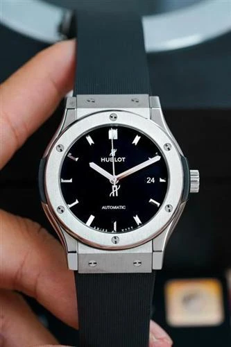 Ảnh giao dịch thực tế đồng hồ Hublot Classic Fusion tại SG Watch