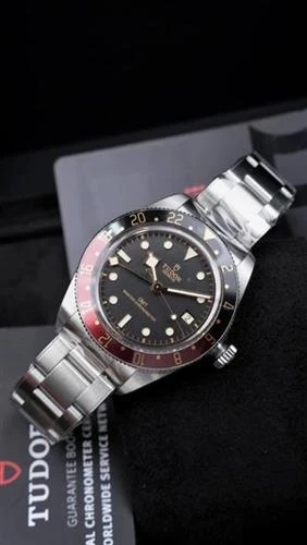 Ảnh giao dịch thực tế đồng hồ Tudor Black Bay 58 tại SG Watch
